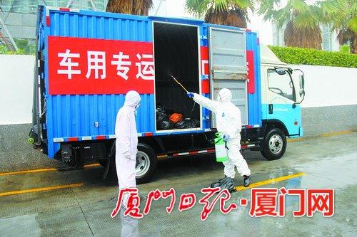 海外侨领搭桥 2600件防护服从迪拜飞抵厦门
