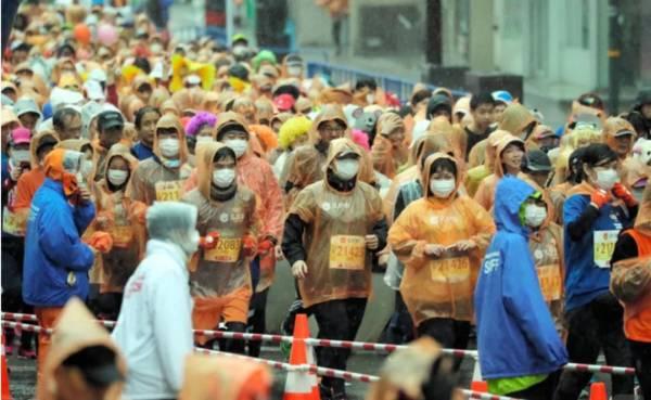 肺炎疫情正蔓延，日本为何还敢一天办11场马拉松？