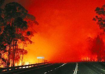 首都进入紧急状态，烧了5个月的澳洲大火还在燃烧，暴雨都浇不灭