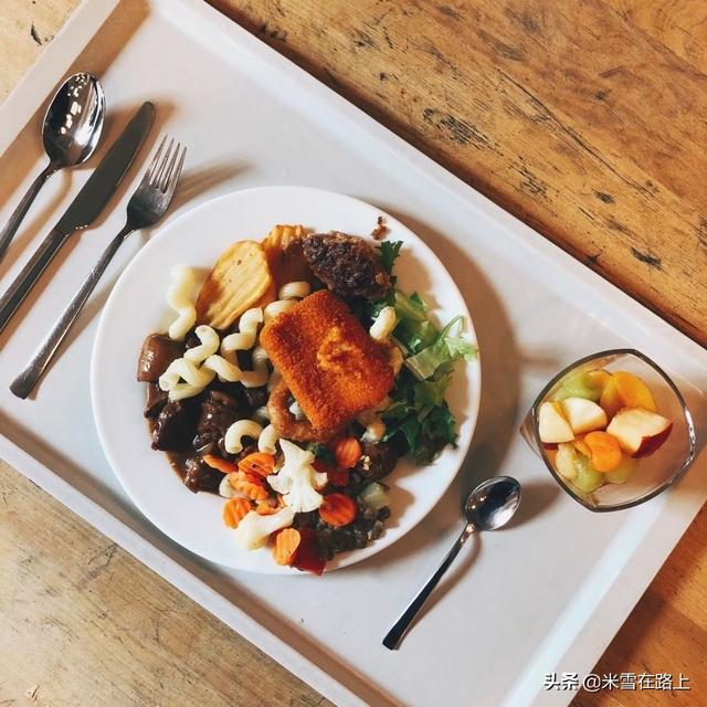 在德国留学，五国室友饮食各异；我没吃大米饭，每日吃面包和面食