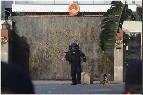 侠客岛：前几天，中国领事馆前出现了3个神秘包裹……
