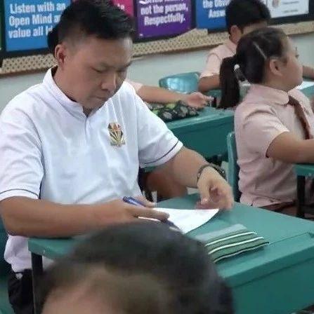 4个家长"变形"小学生体验校园生活……啊，多么痛的领悟