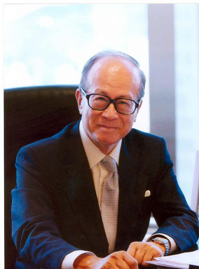 李嘉诚究竟有多少财产？看看他是怎么分家的，真正的富可敌国