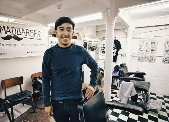 环游世界需要什么？他只需一把剪刀...