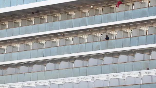 中国同胞将返港，542人感染！豪华游轮是如何变“病毒温床”