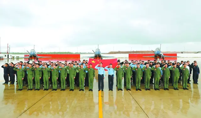 穿云破雨 劲舞苍穹——空军八一飞行表演队参加新加坡航展开幕式侧记