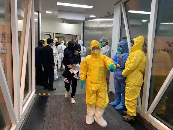 东航包机新加坡接回147名滞留湖北籍旅客