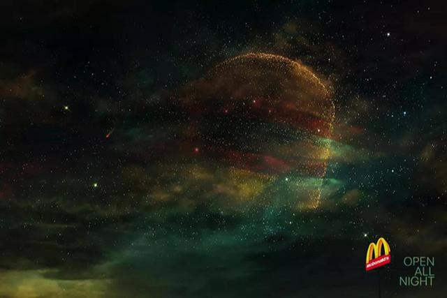 麦当劳的海报太棒了！竟把星空变成了美食
