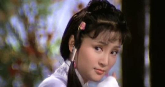 美得耀眼，爱得率性，69岁狄波拉不止是“谢霆锋母亲”
