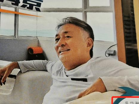 60岁“花无缺”飞马来西亚度假，高价租海景豪宅供全家人享受