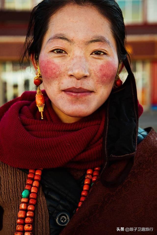 她环游70国拍下2000位美女，却没有一张网红整容脸
