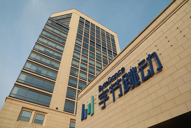 成立8年后，张一鸣如何做好这款10万人的产品？