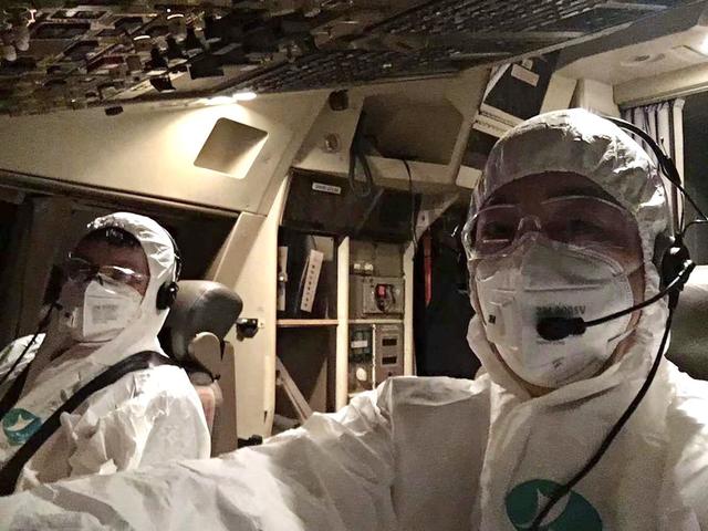 鹰击长空，敢为逆行“摆渡人”！金鹏航空飞行员团队全力以赴做好保障