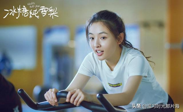 炖雪梨：棠雪和喻言看电影，她满脑都是黎语冰和黎语冰的那个吻！