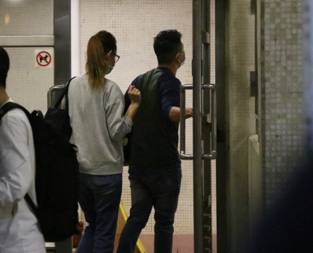 44岁亚姐恋情疑曝光？近照鼻子歪斜模样大变！事业惨淡惹人唏嘘