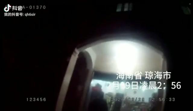 床底有人！凌晨2点多，琼海警方接到一起群众举报，结果……