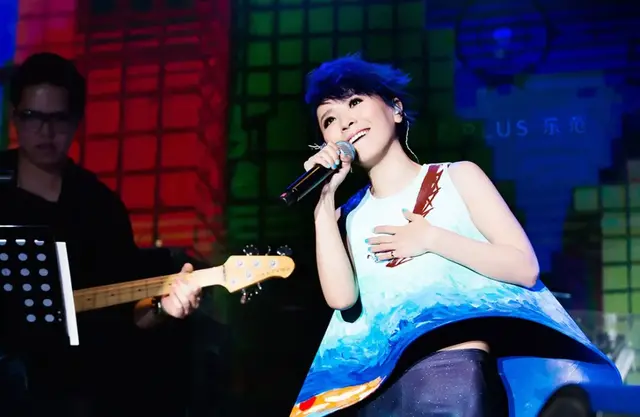 为什么出道15年的黄雅莉，还是摆脱不了“超女”的标签？