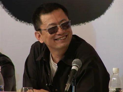 梁朝伟克星，张国荣噩梦，饱受非议的他，为何成为香港电影标杆？