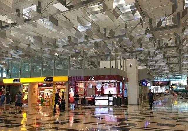 最近，一位从英美返回新加坡的女子亲述隔离经过