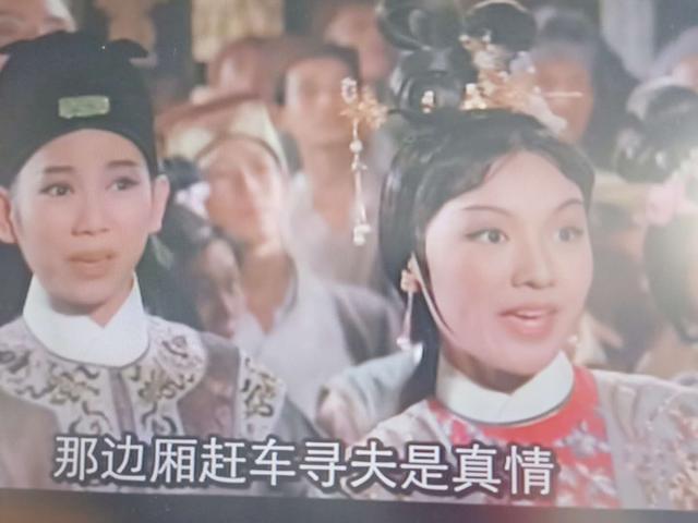 新加坡很重视传统文化，连黄梅调电影都播放。