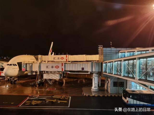 体验土豪国迪拜的阿联酋航空，头等舱的飞机二楼可以洗澡