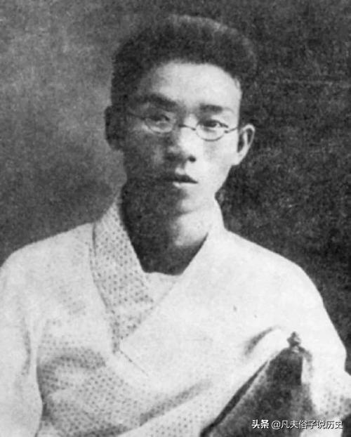 民国文坛忧郁王子，不仅第一次给了日本女子，而且放荡不羁爱自由