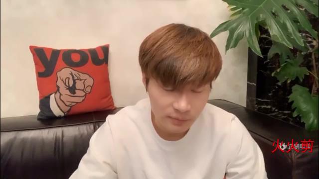 帝师母亲大人从新加坡给帝师买4000个口罩寄过来，帝师准备发福利