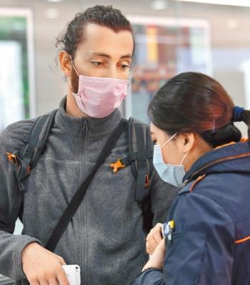 台湾封关欧美沦陷！桃园机场突爆“逃命潮”