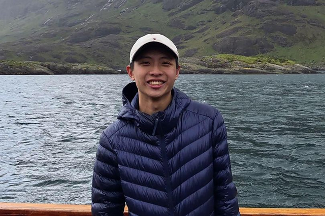 英国年轻人歧视并殴打新加坡学生，网友怒了：必须把他们绳之以法