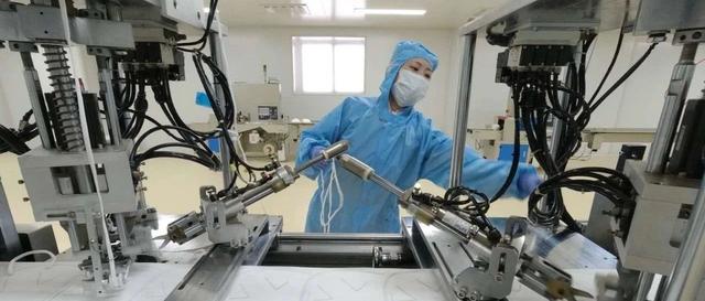 中国依靠科学战“疫”赢得海外舆论高度评价