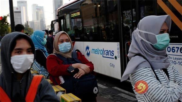 东南亚新冠病毒感染病例本月激增10倍 马来西亚警告“海啸般”猛增