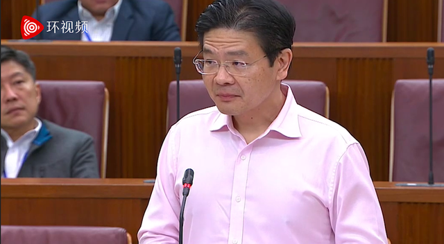 新加坡发展部部长含泪感谢抗疫英雄