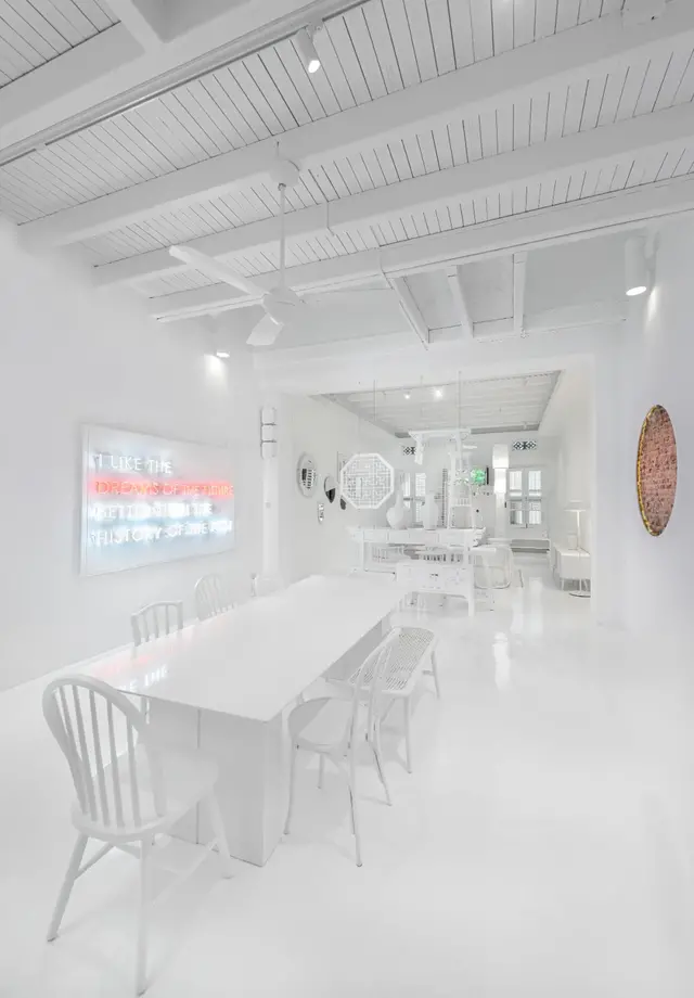 新加坡 Canvas House 纯白色的共享居住空间