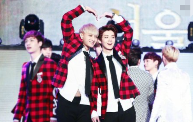 鹿晗黄子韬归国后首次舞台大合体！录制场地堪比迪士尼城堡太壕了