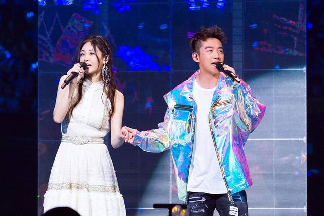 小猎豹郑恺也要当爸爸了？与绯闻女友苗苗一同现身医院，好事将近？