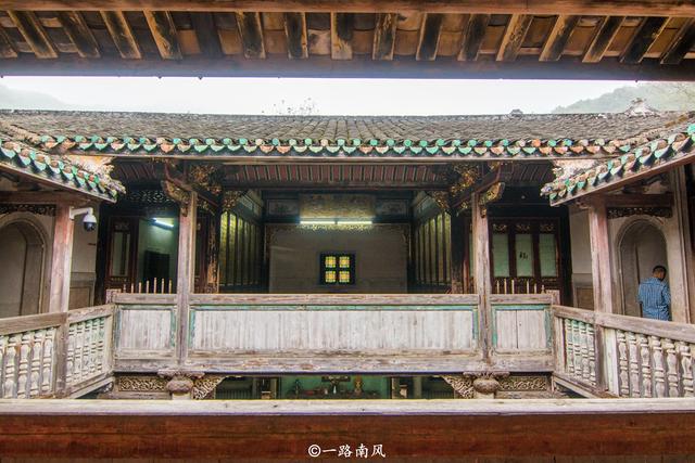 广东的山区市，被称为“世界客都”，小山村像蓬莱仙境