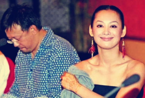 1996年，姜文移情法国妞，宁静转头就嫁给了《红河谷》的美国演员