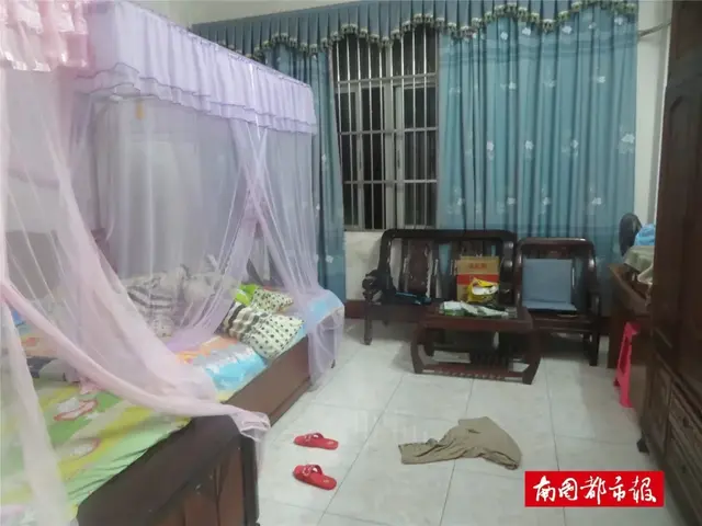床底有人！凌晨2点多，琼海警方接到一起群众举报，当场擒贼