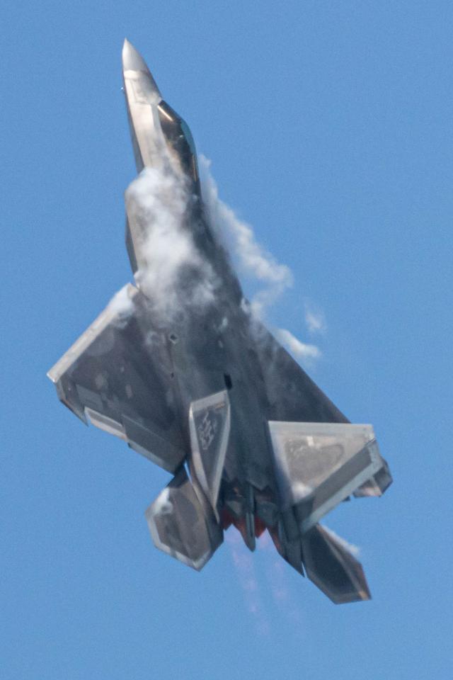 美利坚猛禽 F-22 四代战斗机震撼亮相新加坡航展