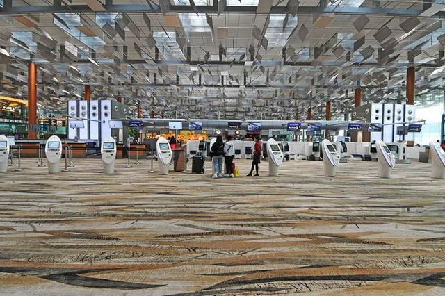 外媒：3月23日11点59分起，新加坡将禁止短期旅客入境过境