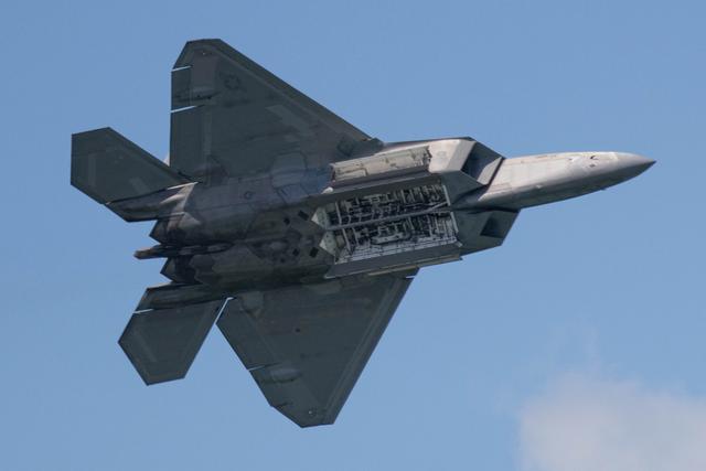 美利坚猛禽 F-22 四代战斗机震撼亮相新加坡航展