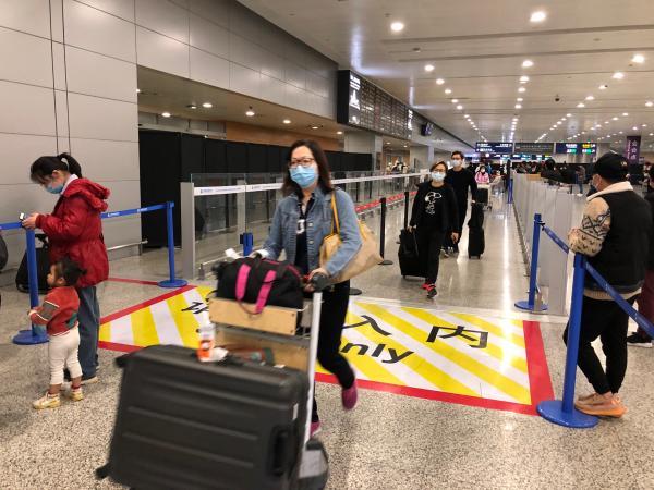 直击浦东机场：入境旅客纷纷点赞，严密措施让人“很安心”
