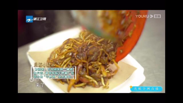 郭麒麟带女神郭碧婷男神钟汉良席卷新加坡小吃街！看着屏幕流口水