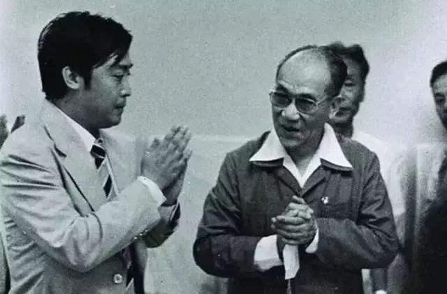 相声第一次出国商演是哪年？侯宝林为何花大钱擦皮鞋？
