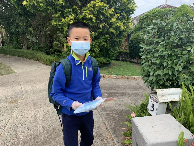 点赞！为了告诉大家口罩的重要性，墨尔本华人小学生给邻居送口罩