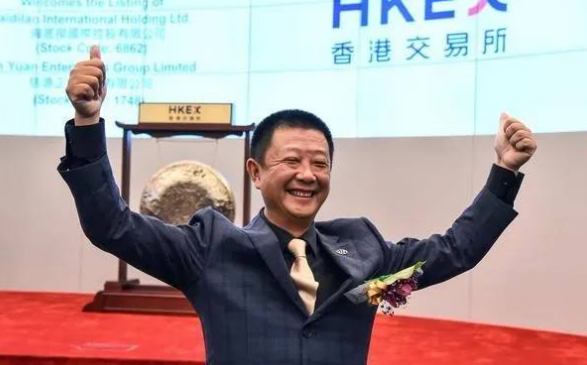一上市就改国籍 身家1200亿四川首富成了新加坡人