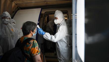 新冠肺炎海外输入风险日增，我们该向“淡定”的新加坡学什么？