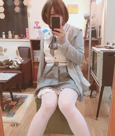 漫画家收到粉丝作为礼物的女装，于是理所当然的自拍了|ACGN趣闻	