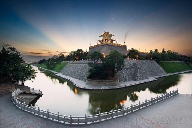 到古都西安旅游，这些景点和美食缺一不可