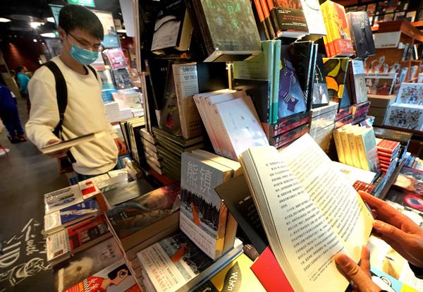 不能只靠情怀“裸泳”实体书店如何化危为机？